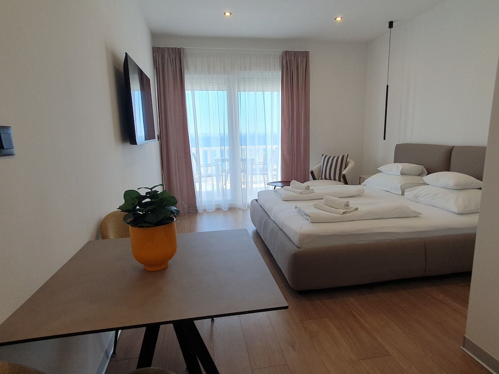 STUDIO, SEA VIEW, TERRACE