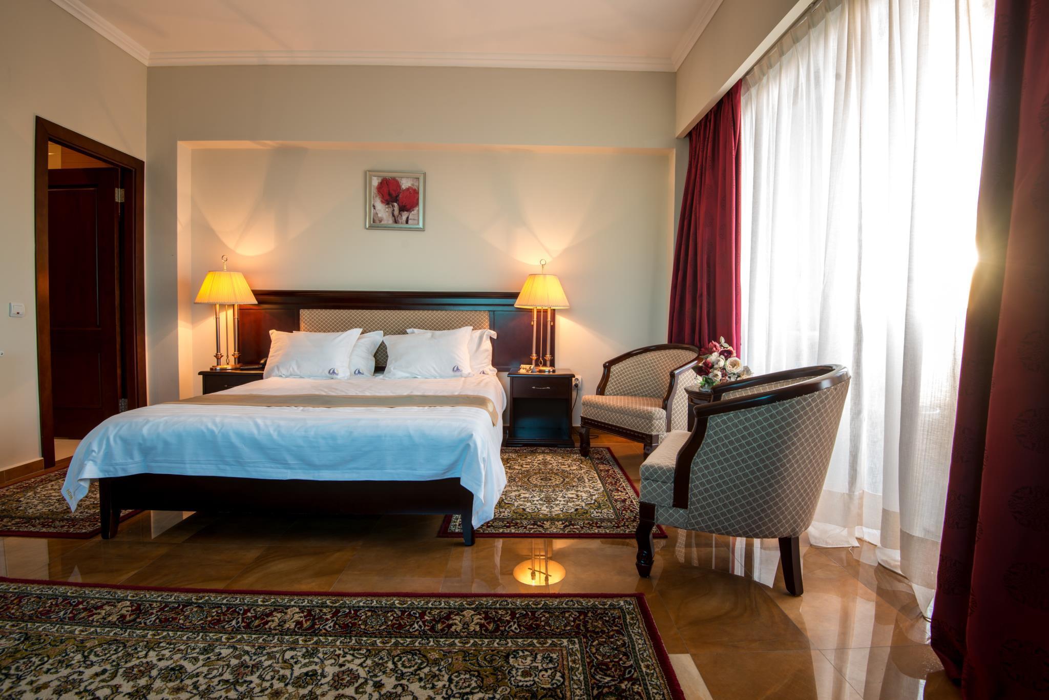 Vip, Suite, Queen Bed, Sofa