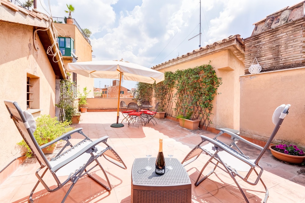 Romantic House in Trastevere 15/33