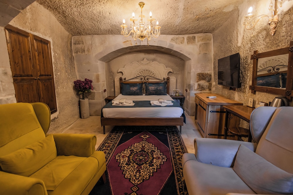 The Dorm Cave By Travellers 30/50