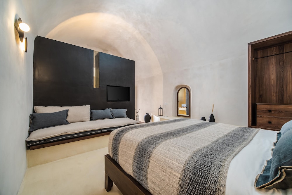 Pyrgos 1870 A Restored Winery 14/46