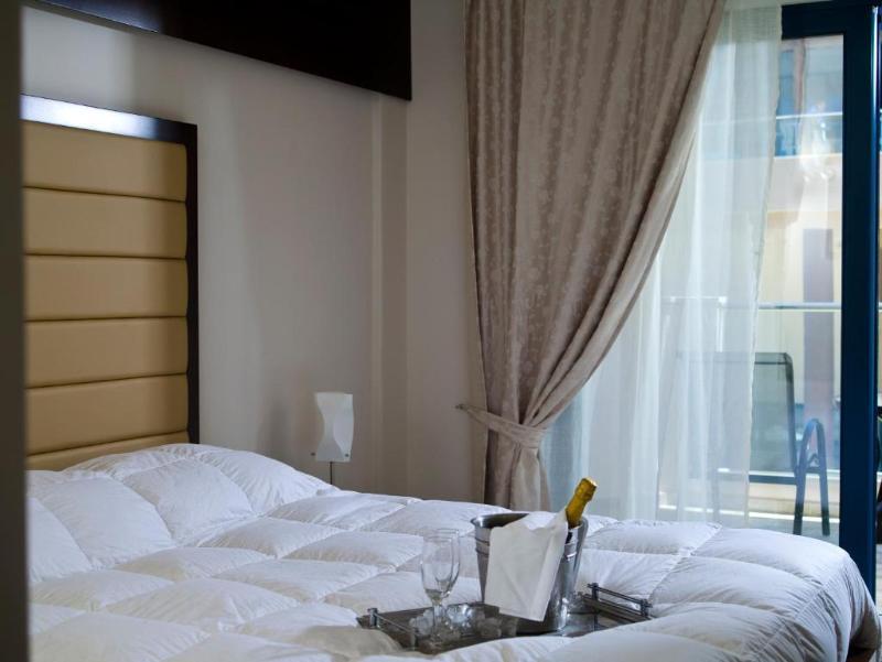 Room, Double or Twin Bed, Sea View, Shared Pool