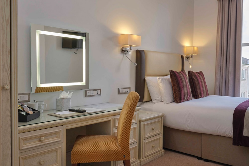 Compact, Double Bed