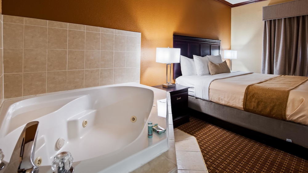 Best Western Granbury Inn & Suites 8/36