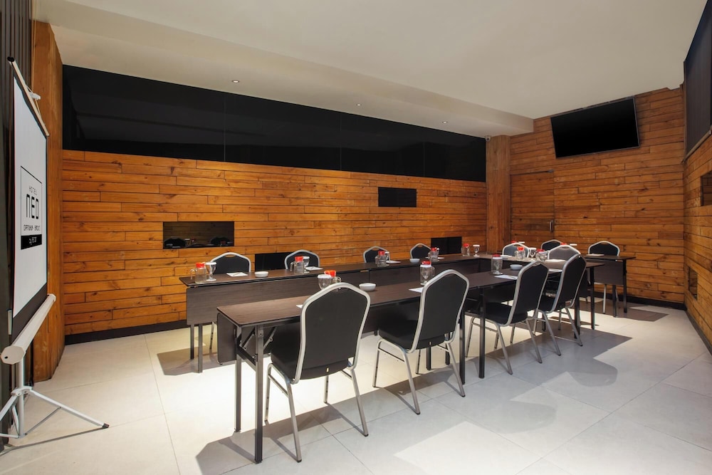 Hotel NEO Dipatiukur - Bandung by ASTON 32/34