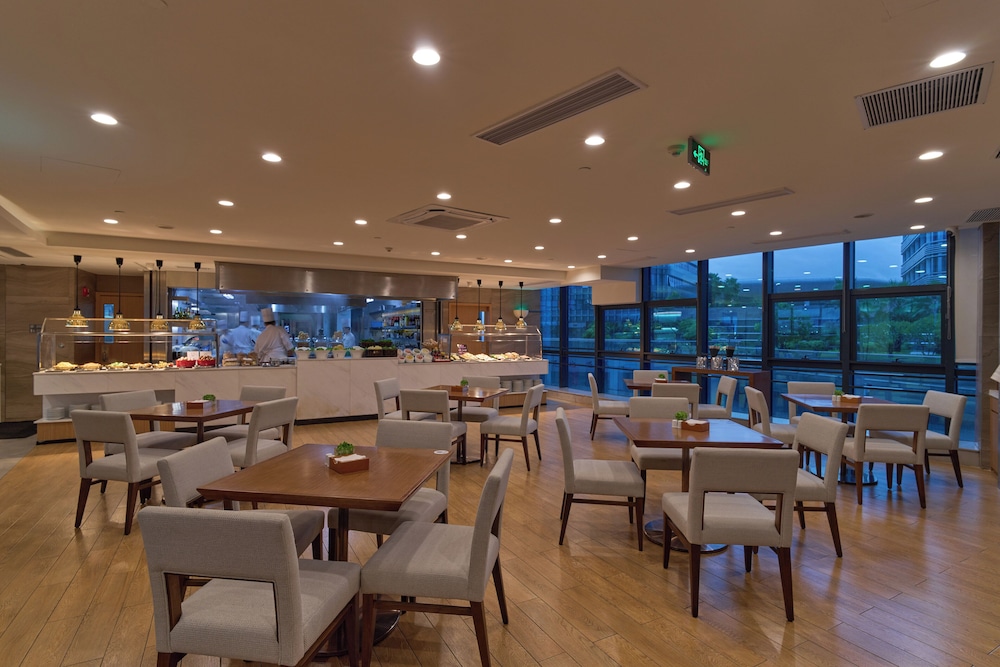 Hyatt House Shenzhen Airport 53/70