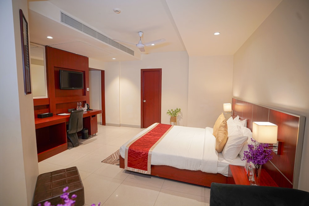 Hotel Swarn Towers 10/50