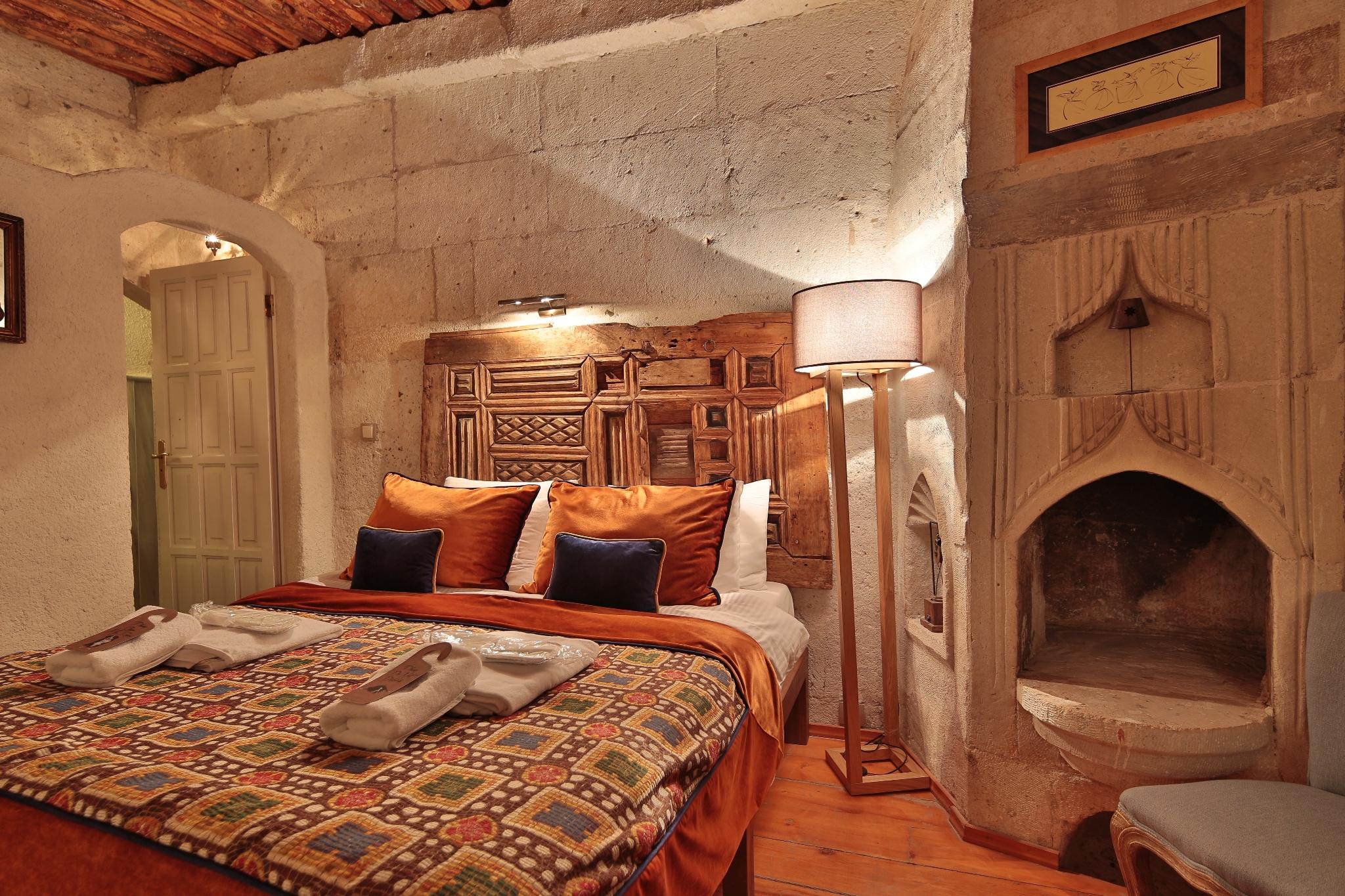 Cave, Deluxe, Double Bed