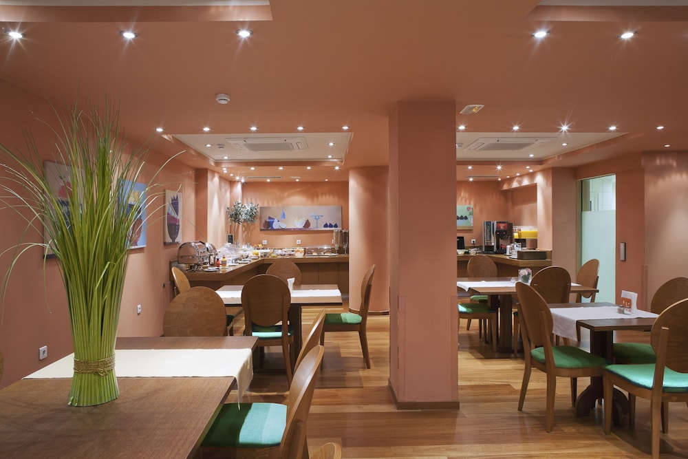 Athens Center Square Hotels 22/27