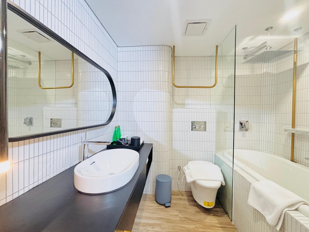 EXCOTEL Design Hotel Surabaya 55/57