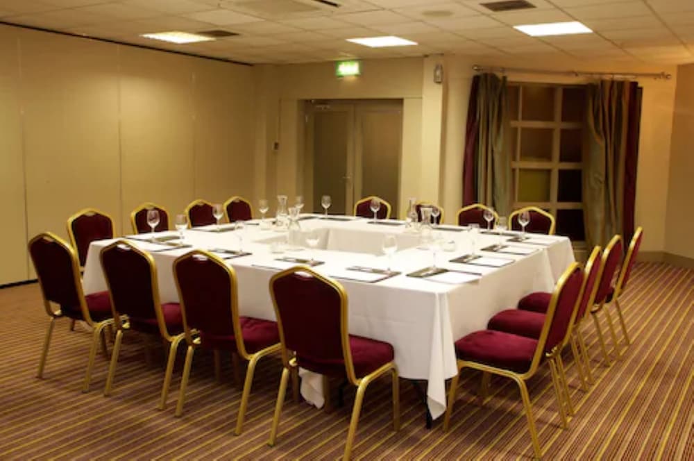Waterfoot Hotel 39/47