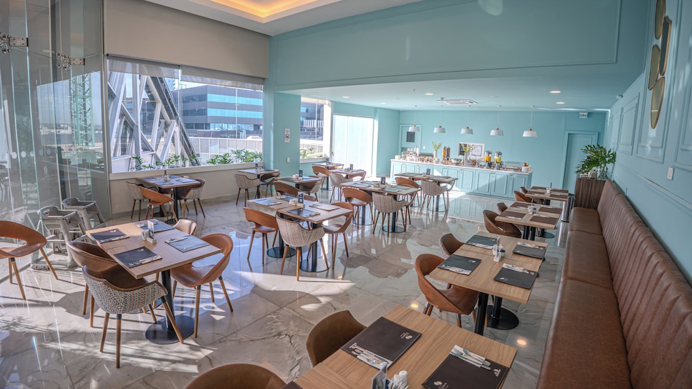 Paseo La Galeria Hotel & Suites 32/49