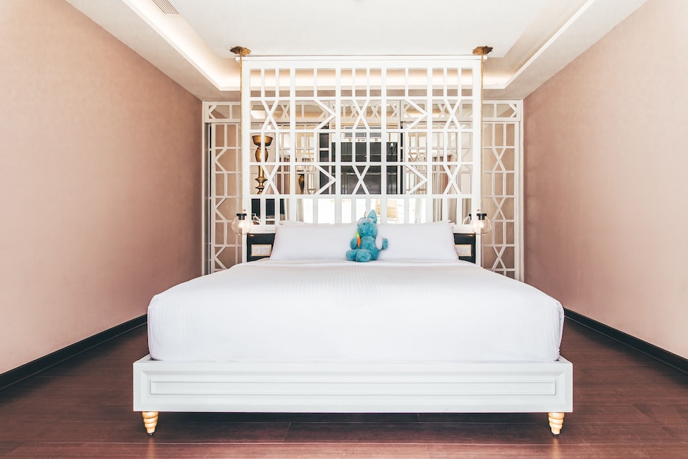 Dash Club Jacuzzi Seaview