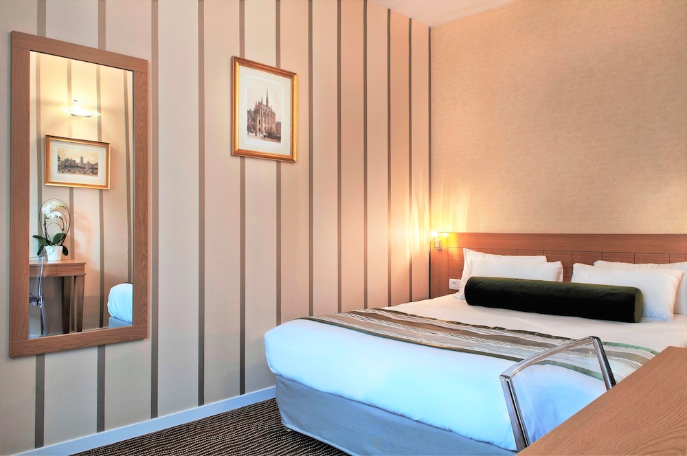 Hotel Romance Malesherbes By Patrick Hayat Formerly Romance Malesherbes 9/66