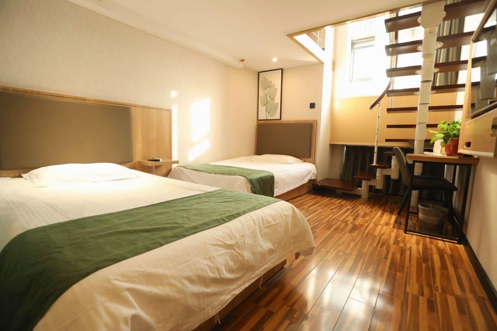 ROOM, TRIPLE