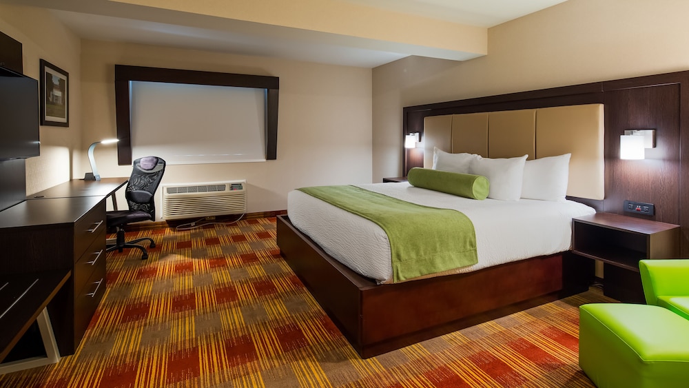 Inn on Storrs 12/35