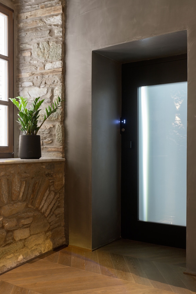 Castro Hotel Syros 5/50