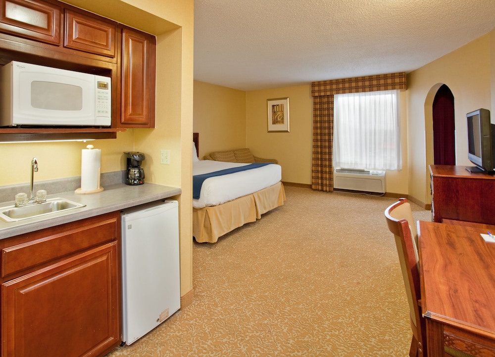 Holiday Inn Express Suites St Louis West Fenton 5/65