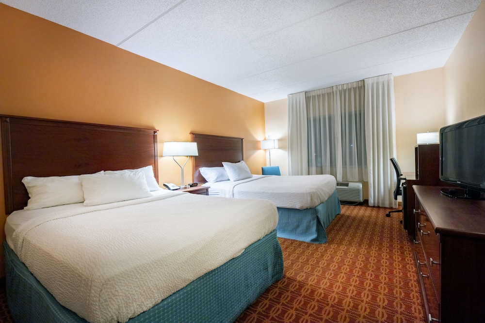 FAIRFIELD INN AND SUITES LUMBERTON 7/35