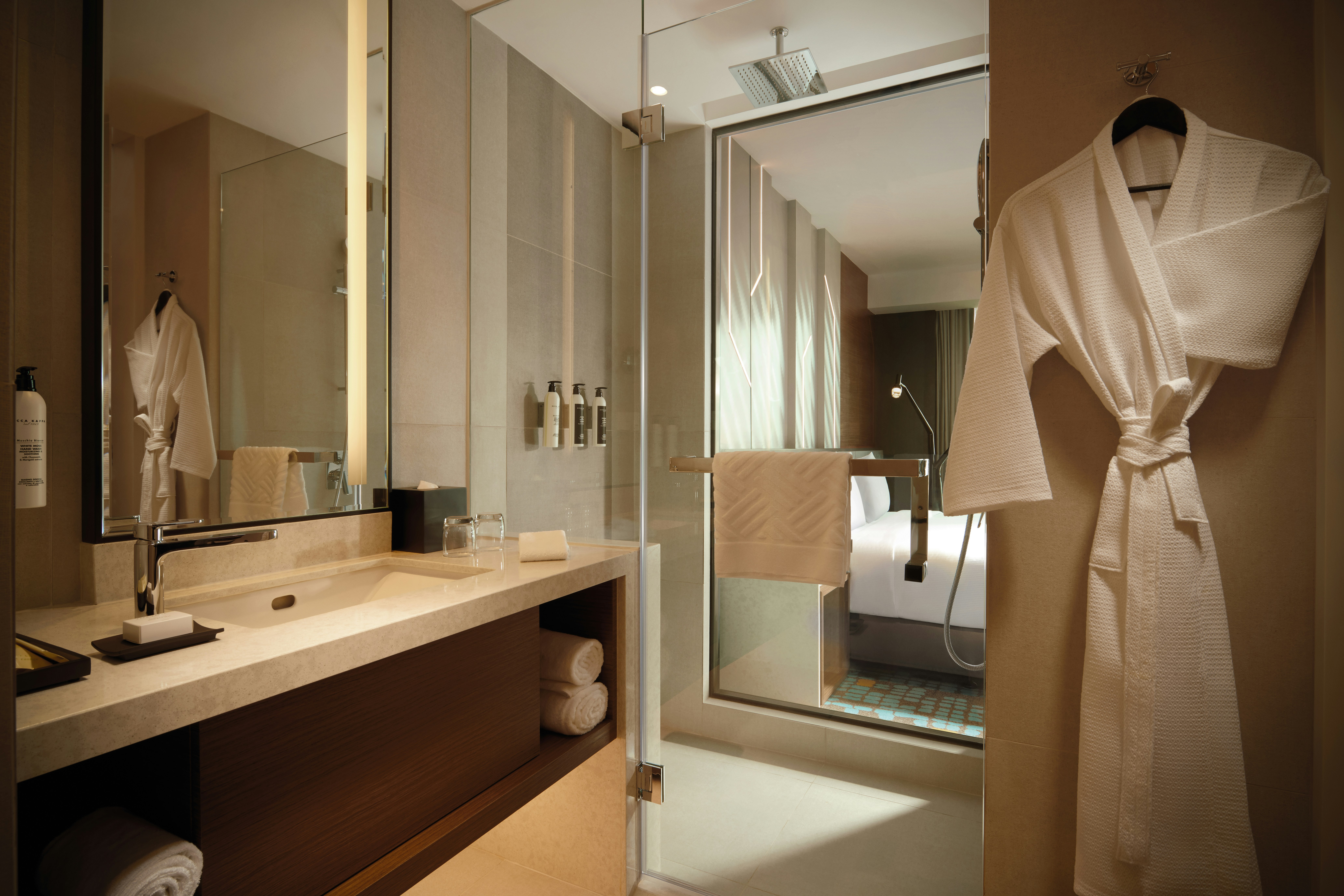 Guest Room, King Bed, DoubleTree by Hilton Shah Alam i-City 6/13