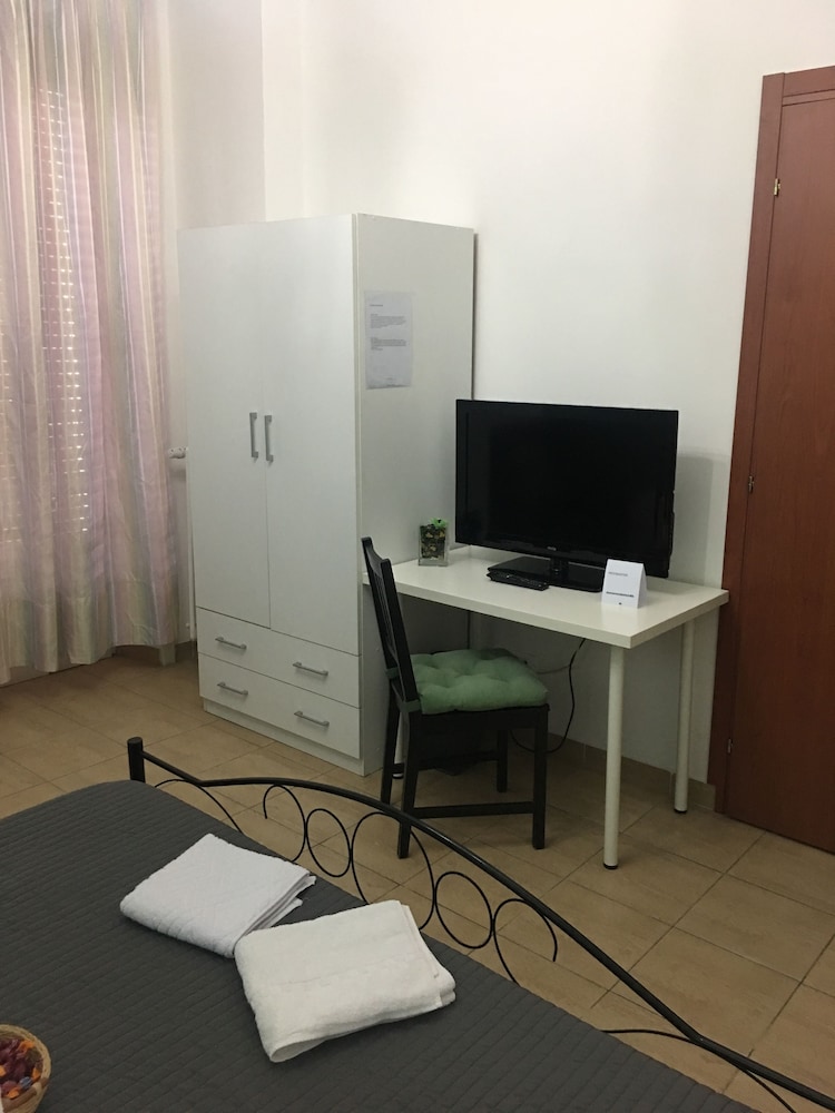 Damiani Sister Guest House 41/50