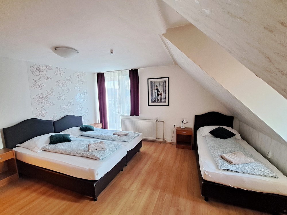 Room, Triple, 1 Queen and 1 Single Bed, Penzion Al Corso 6/10