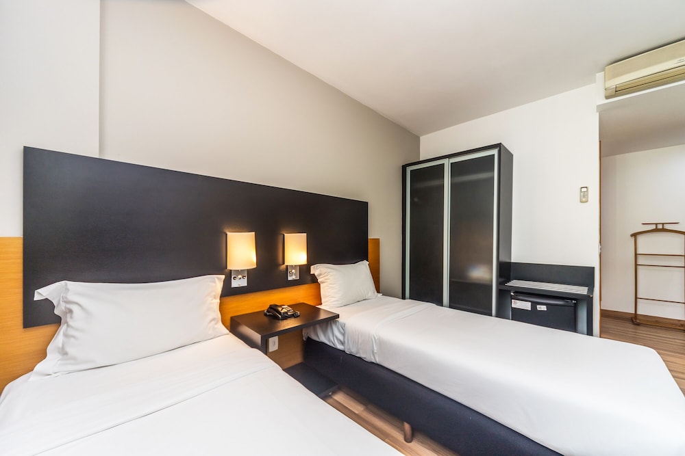 2 BEDROOMS, SUITE, DOUBLE AND TWIN BEDS