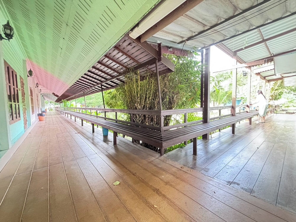 Aioun At Amphawa 24/50