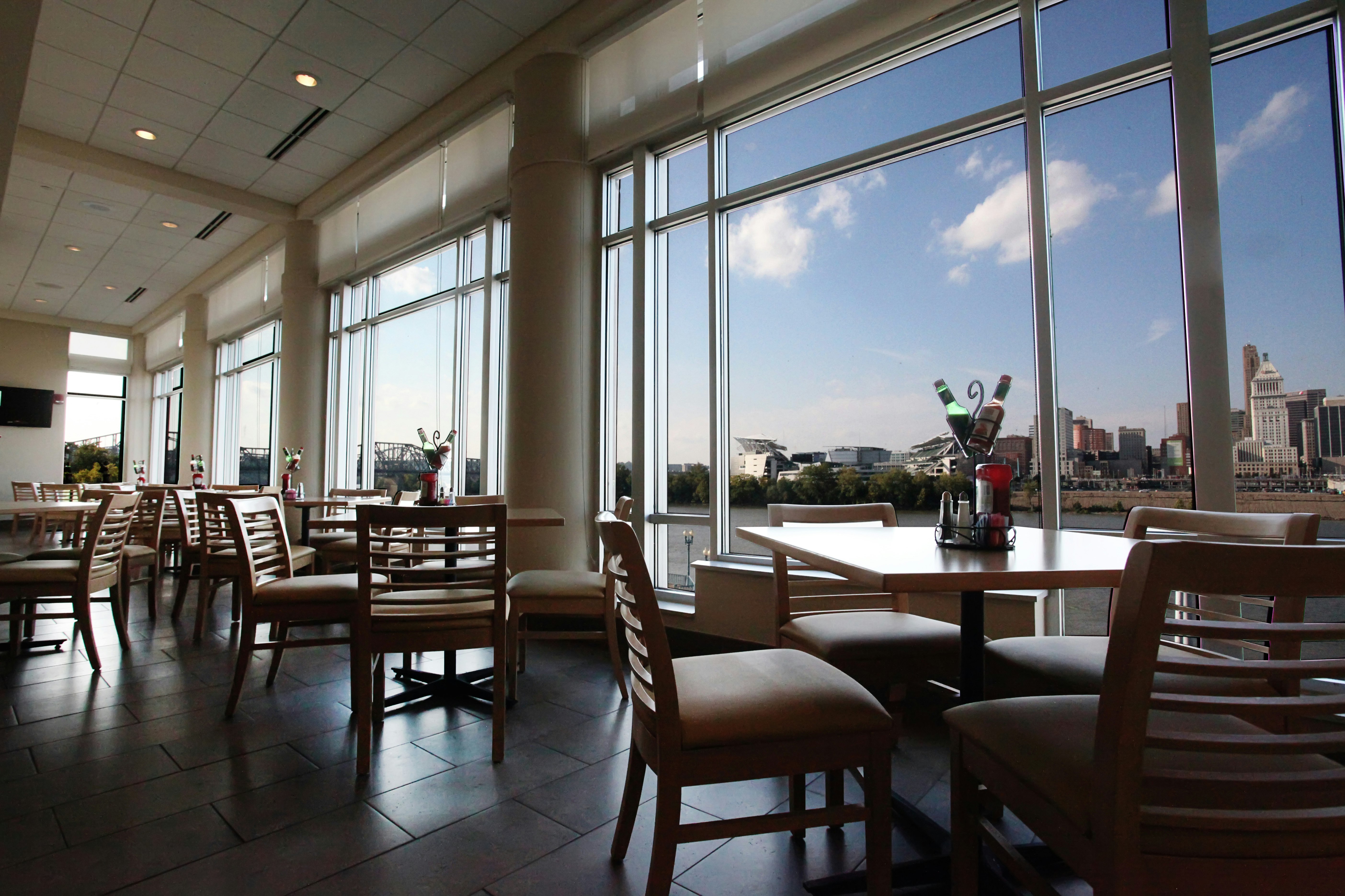 Embassy Suites By Hilton Cincinnati Rivercenter 44/53