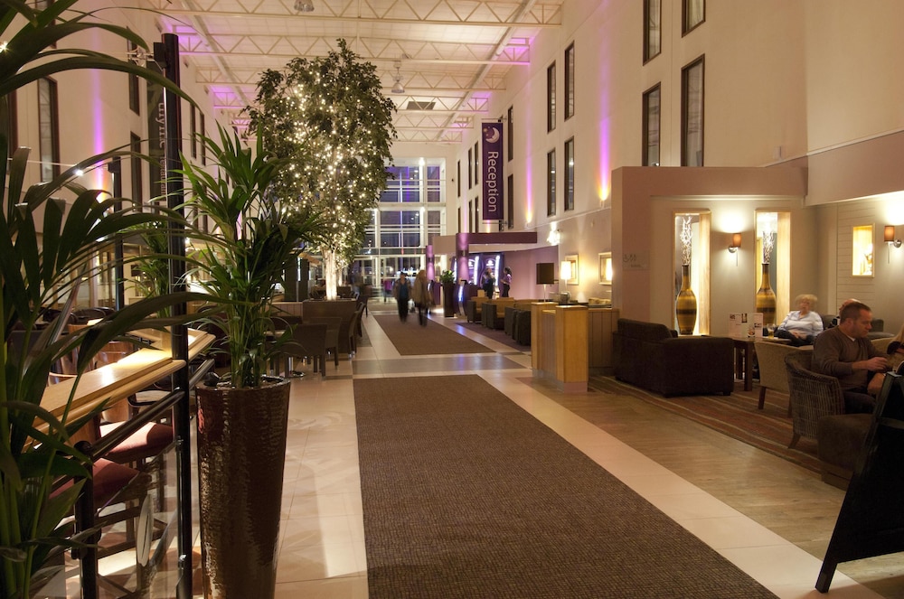 Premier Inn London Heathrow Airport T2 And T3 Bath Road 55/58