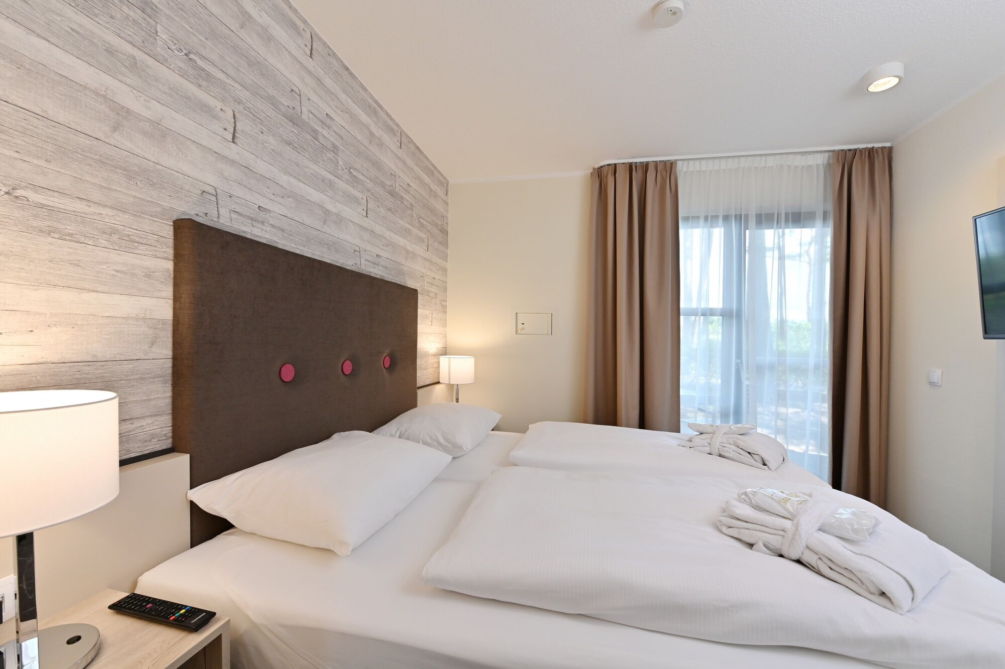 1 Bedroom, 2 Rooms, Apartment, King Bed, Sea Side, Sofa, Terrace
