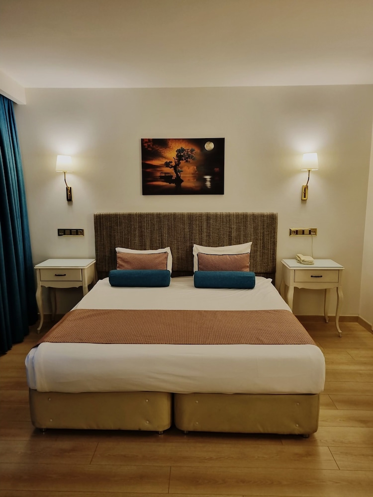Taximtown Hotel 37/65