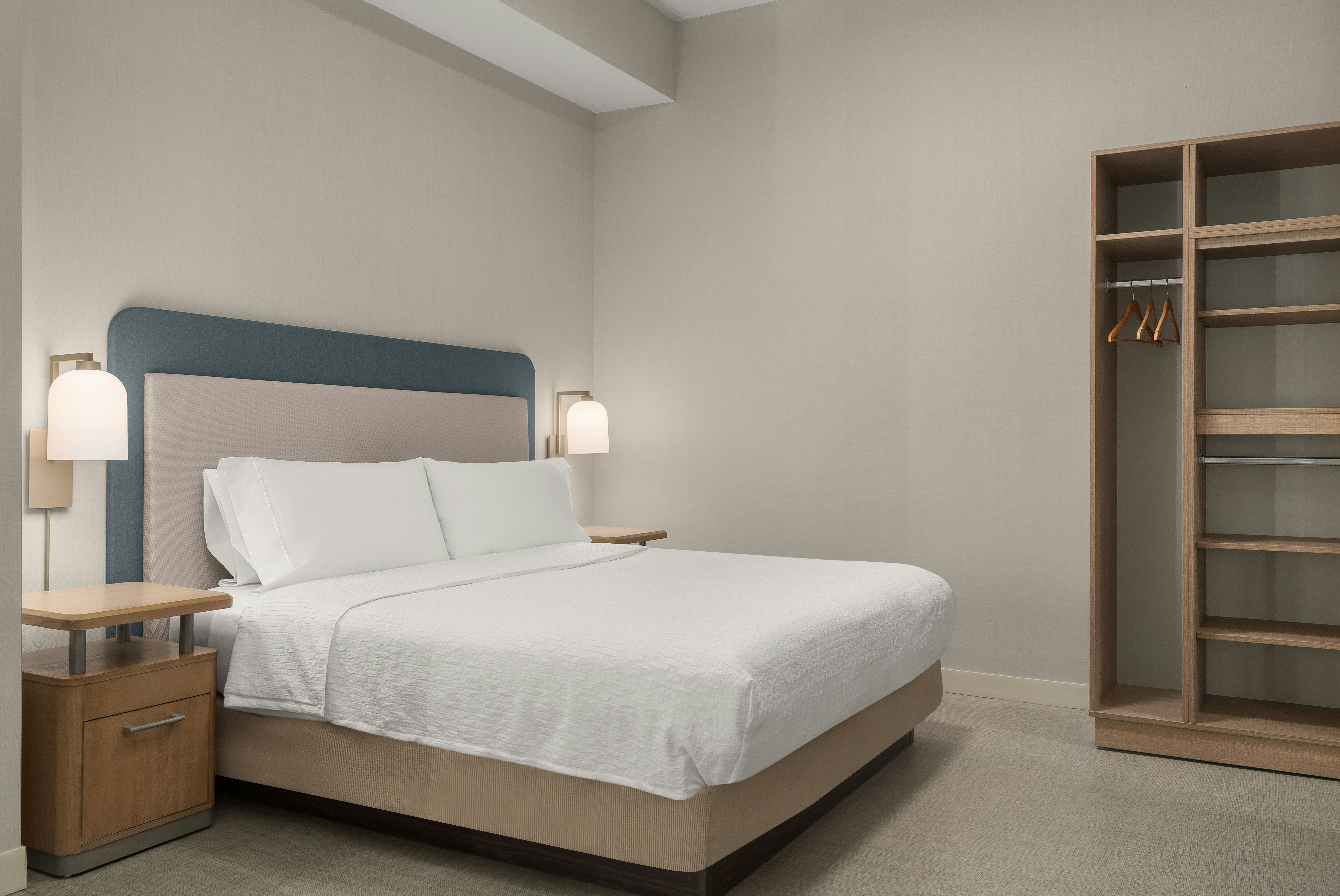 SUITE, KING BED, ACCESSIBLE
