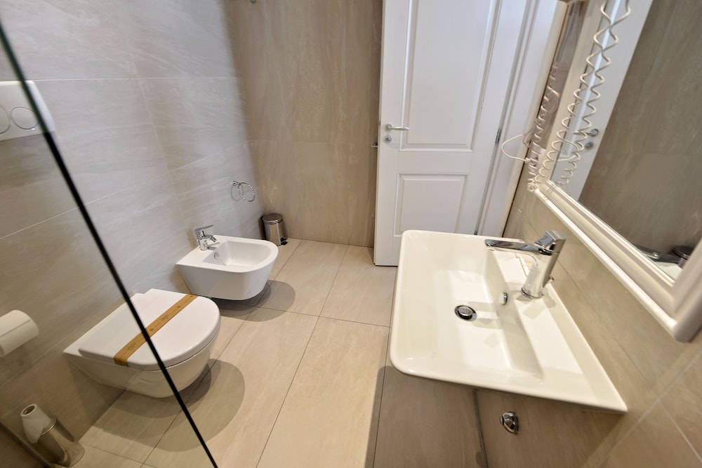 Alis Hotel 51/54