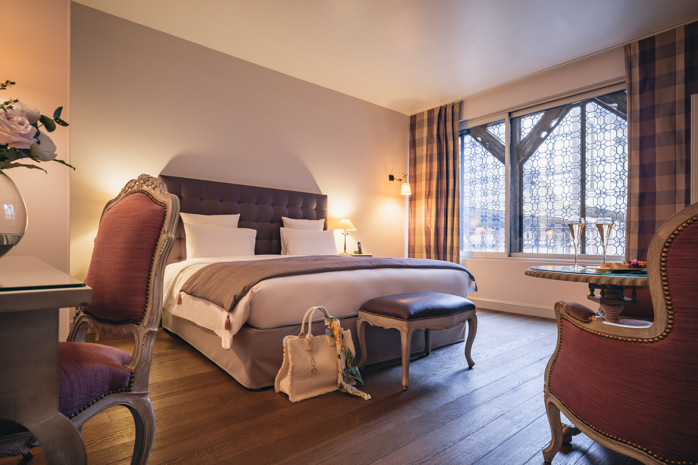 DELUXE, DOUBLE OR TWIN BED
