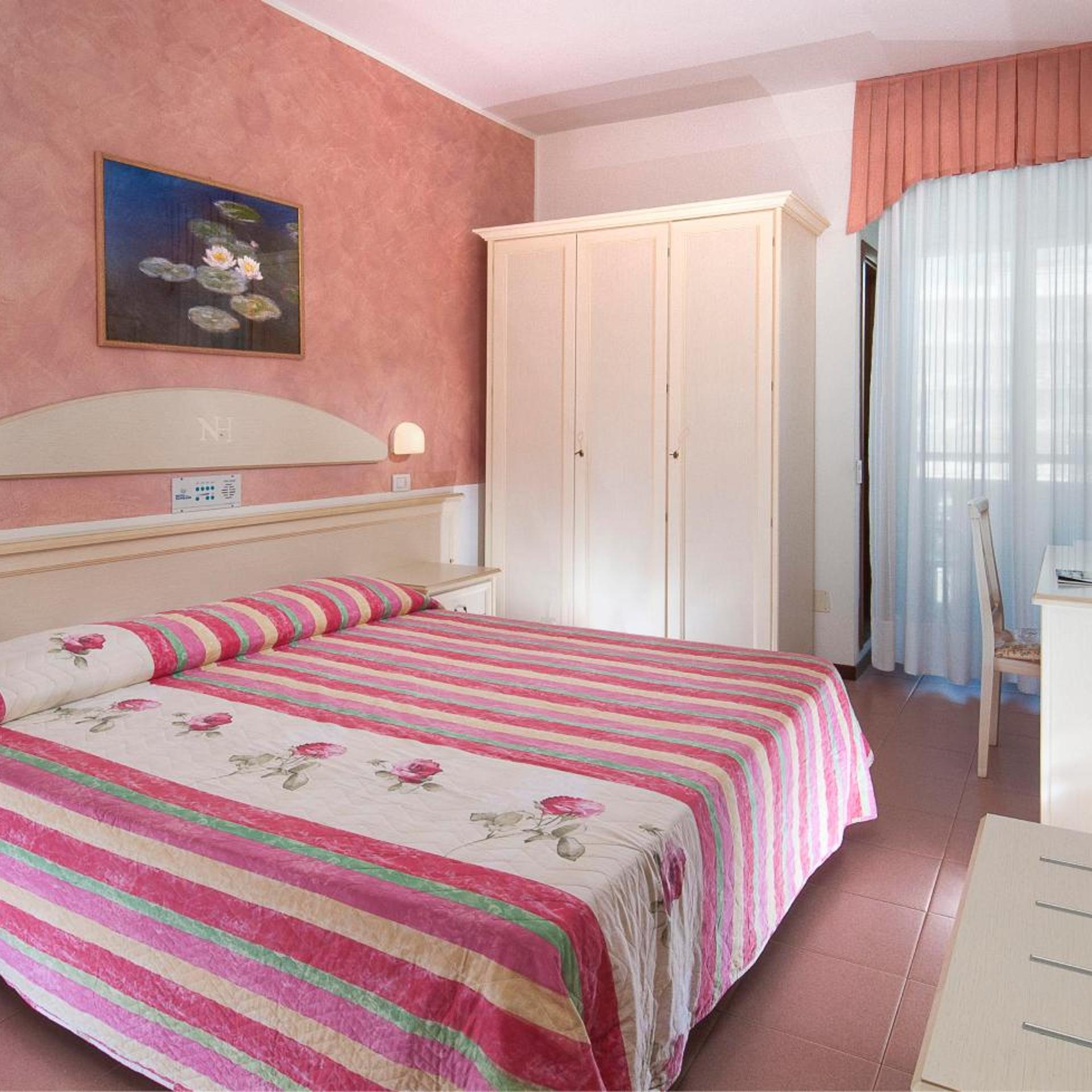 Room, Double or Twin Bed, Lateral Side Sea View