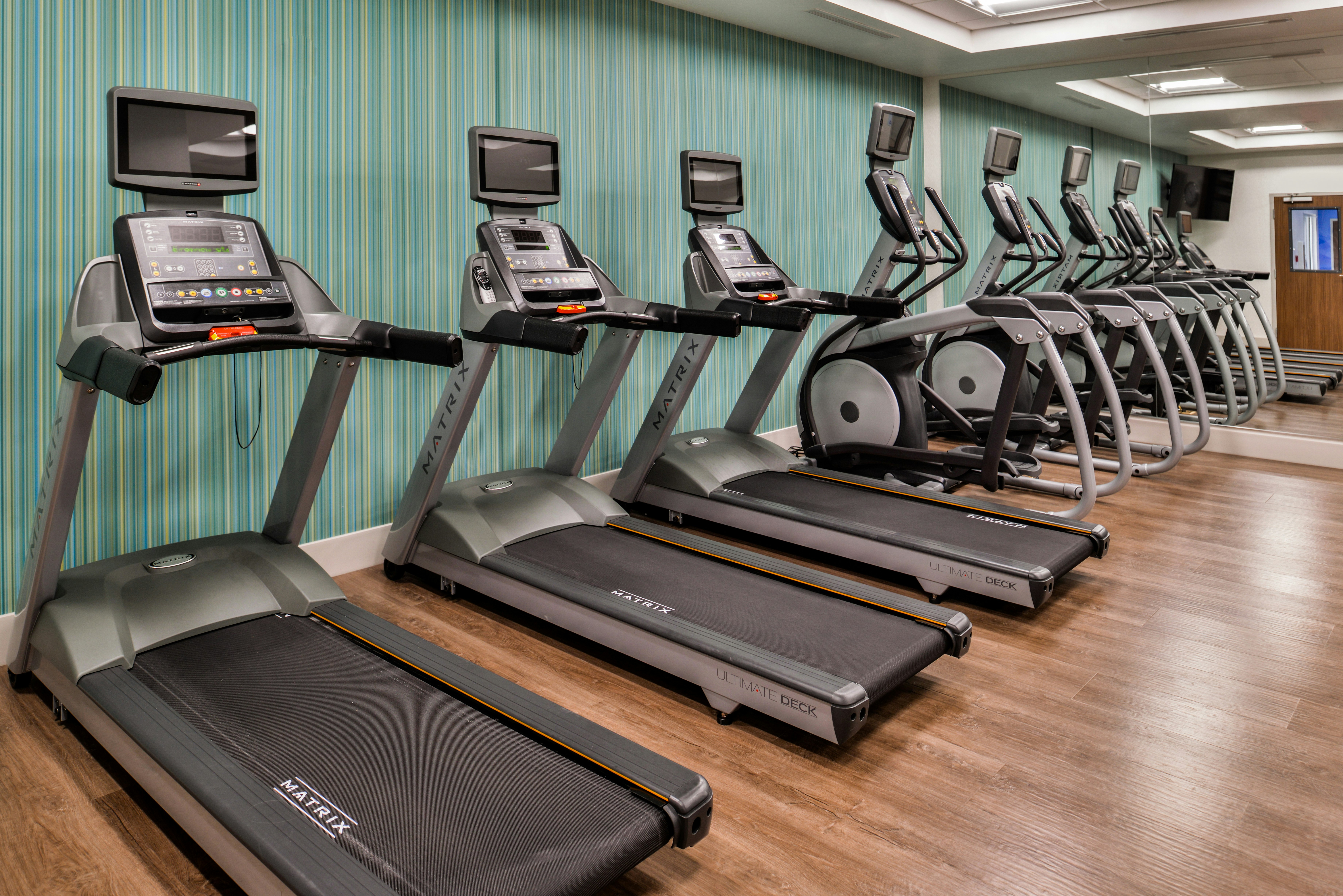 Holiday Inn Express Suites Siloam Springs 36/57