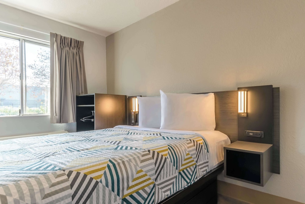 Studio6 Hayward, CA – Silicon Valley Gateway 16/33