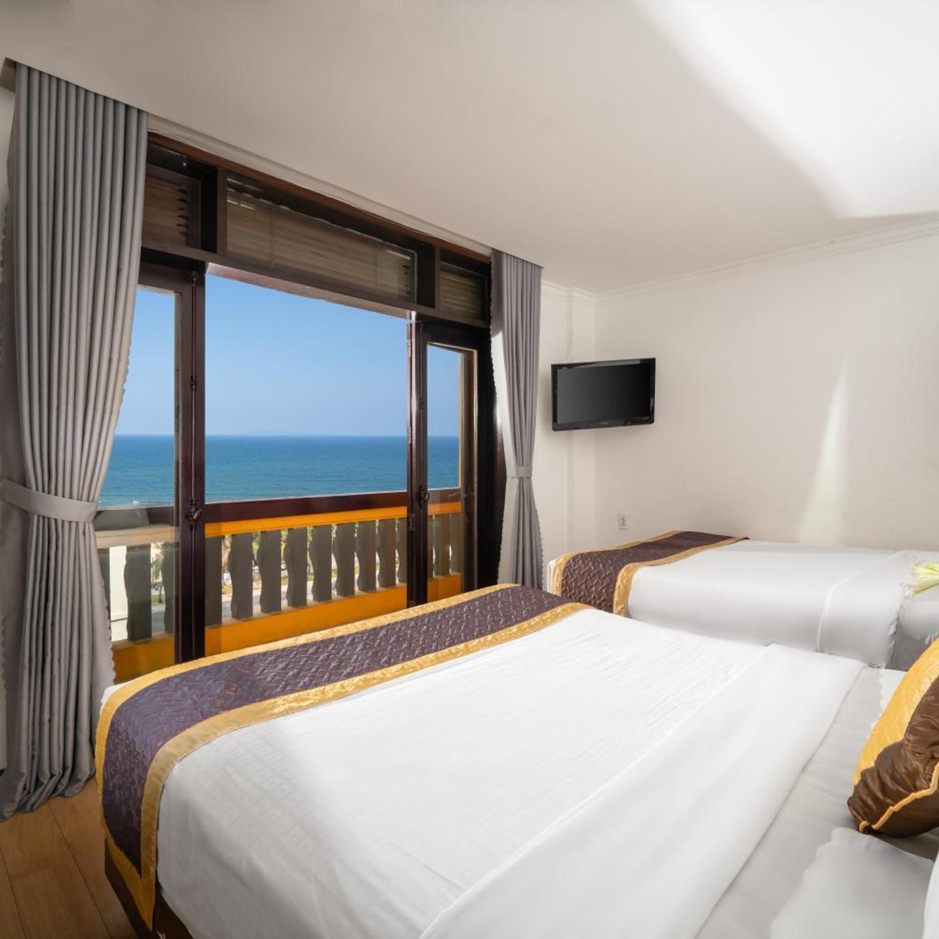 Zenta Hotel 8/28