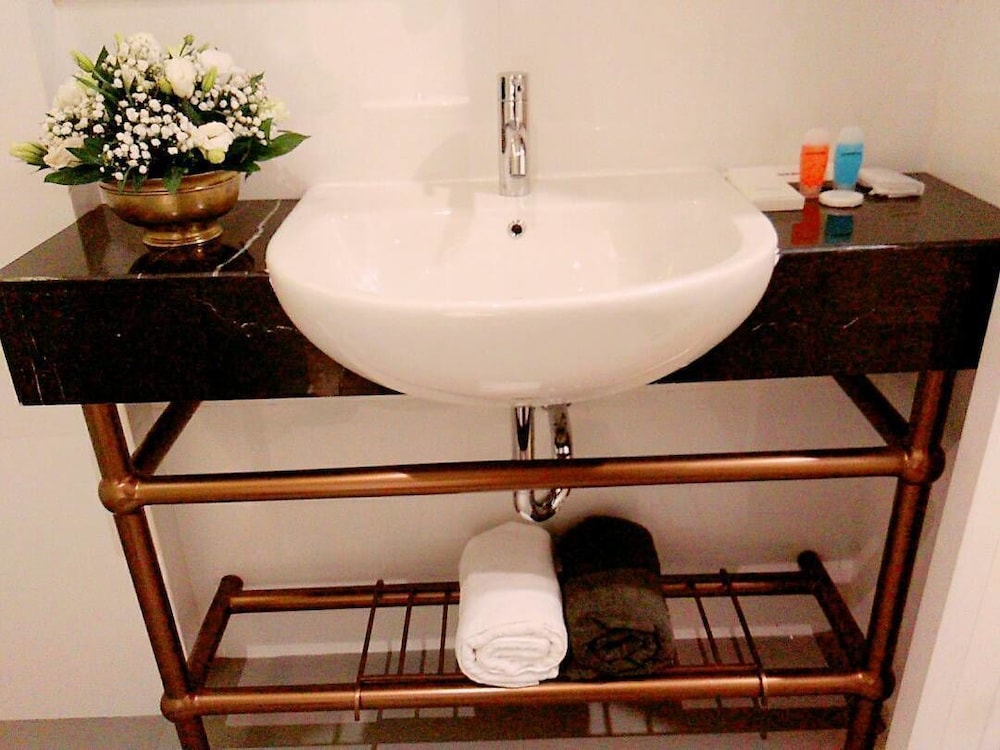 Brava Suites by ZIA Surabaya 14/35