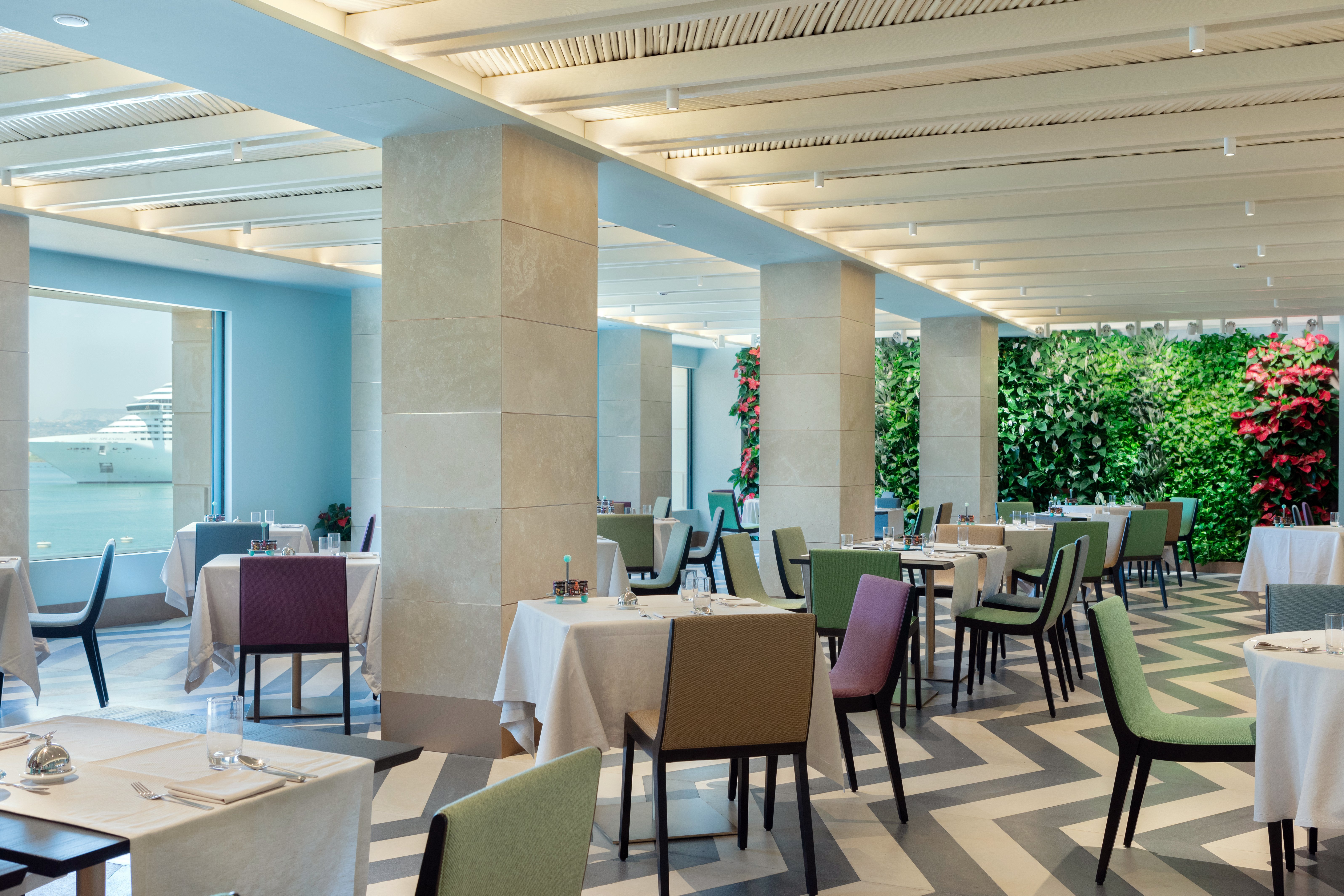 Grand Hotel Des Etrangers 38/50