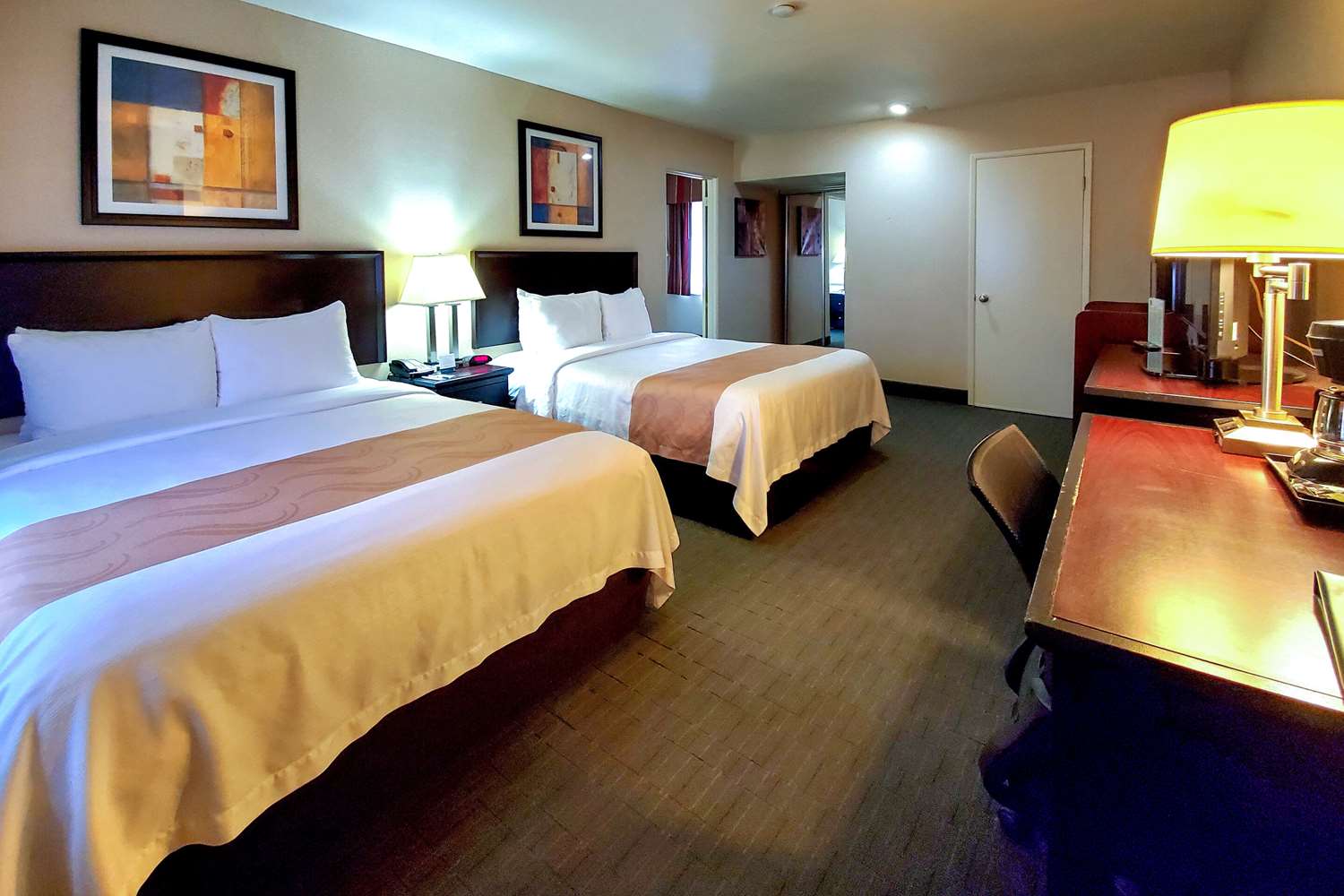 Quality Inn & Suites Anaheim at the Park 16/32
