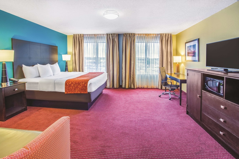 La Quinta Inn and Suites by Wyndham O Fallon, IL - St. Louis 14/37