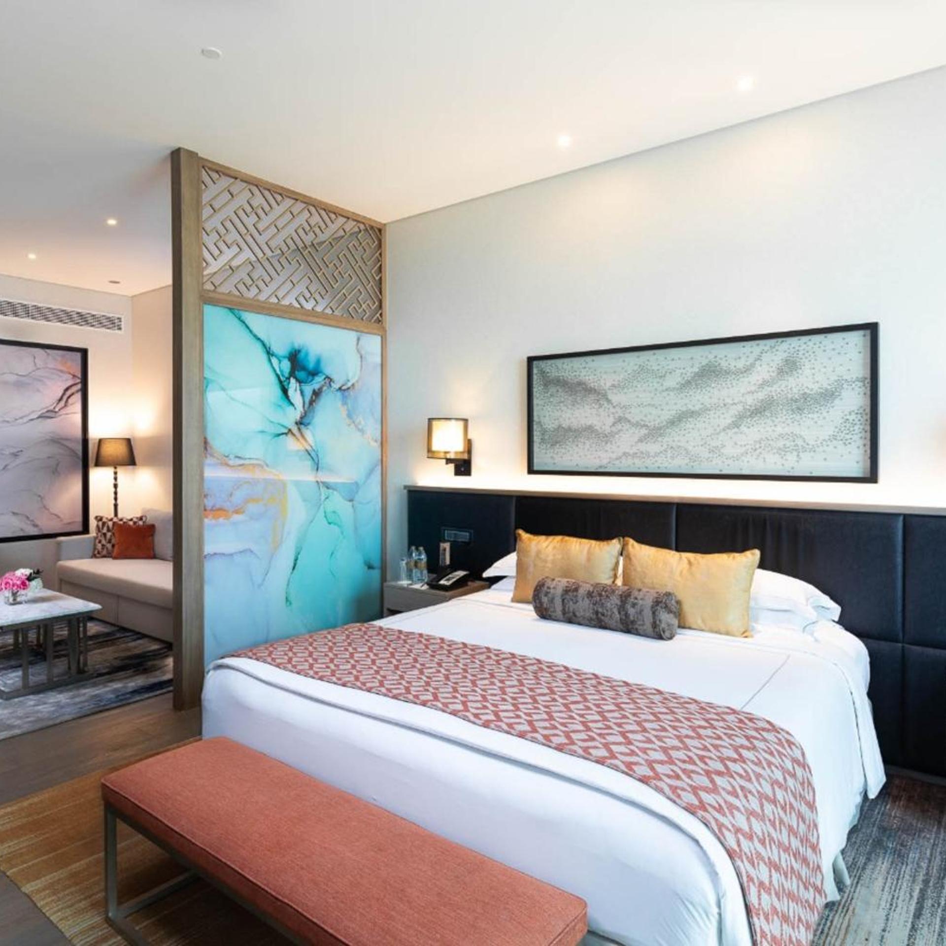 Junior Suite, King Bed, Golf Course View