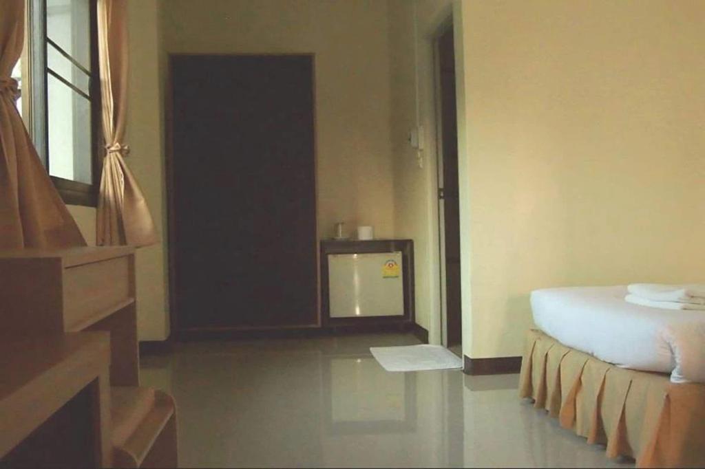 Living Apartment 10/18