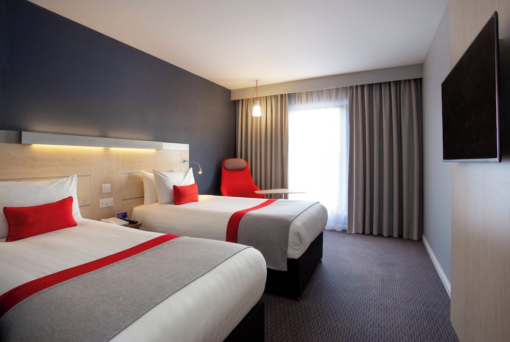 Holiday Inn Express Cheltenham 19/58