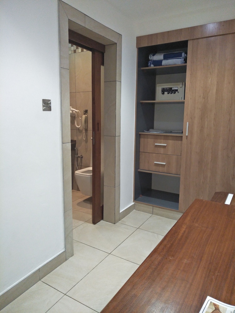 Travellers Beach Hotel and Club 21/50