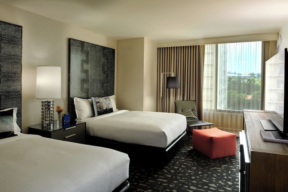 Room, 2 Double Beds, Beverly Hills View