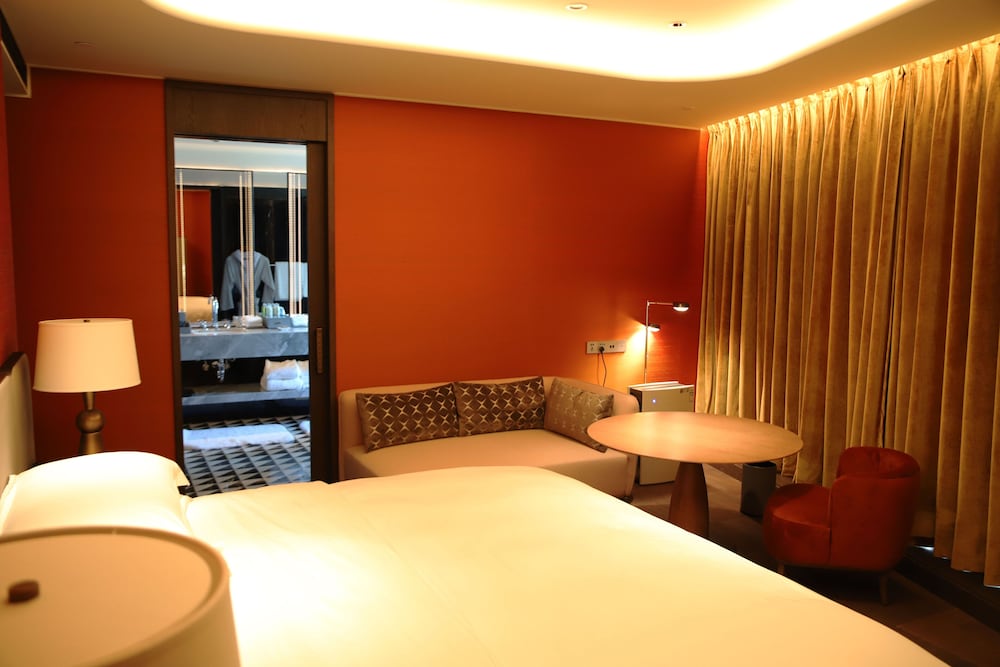 Conrad Urumqi 34/43