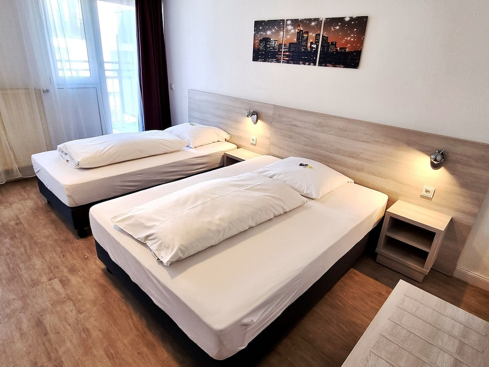 Adler Hotel Frankfurt 8/50